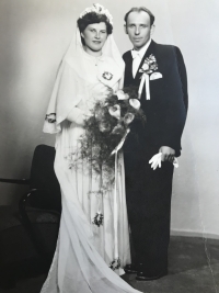 Svatební fotografie Anny Hladké s manželem