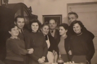 Vasil Timkovič se svou rodinou, maminkou, bratrem a sestrami na Zakarpatské Ukrajině