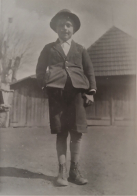 Na rodinném statku, 1937