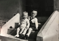 Pan Krejčíř se svým bratrem