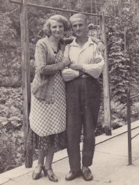 Dědeček pamětnice Bohuslav Doubravský a jeho sestra Heda na snímku ze Švýcarska