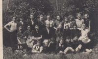 Školní fotografie v Novém Zvolání, Emma v prostřední řadě třetí zleva, 1951