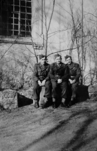 U zámku Zelená Hora