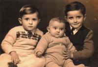Sourozenci Gogolovi, zleva: Zdeněk, Milan a Jan Gogola, okolo roku 1950