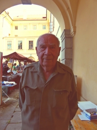 Josef Jančar na návštěvě zámku Zelená Hora v roce 2014; vyfotil jej Lukáš Mácha