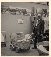 Josef Hořejší na veletrhu v Paříži, 1946