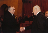 V Karolinu dostává od prezidenta Václava Klause jmenování vysokoškolským profesorem, rok 2011