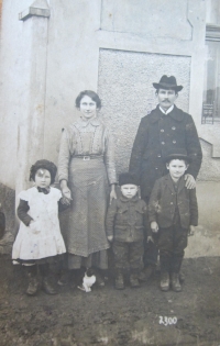 Eva Křivánková's mother with parents and brothers