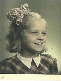 Young Jana Černohorská, in the image around the year 1946