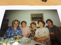 Františka Vlčková s přítelkyněmi 