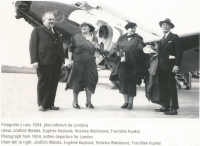Před odletem do Londýna, 1934. Vlevo Jindřich Waldes, Eugenie Kupková, Hedvika (Iča) Waldes a František Kupka