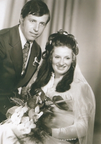 Svatební snímek Františka Kaberleho staršího a jeho ženy Ludmily pochází z roku 1973