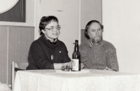 Jana a Otakar, beseda nad knihou Jany Štroblové Úžeh, knihovna Kněžmost