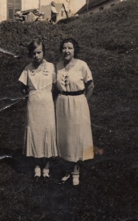 Maminka Anna Löfflerová, Abertamy