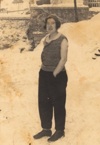 Maminka Anna Löfflerová před válkou, Abertamy