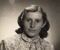 Emma, roz. Linhart - nevlastní sestra Růženy