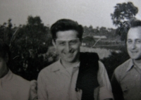 Jiří Lang jako mladý s kamarády