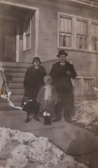 Mildred with her parents in Chicago