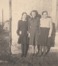 Emma Marxová vpravo, Nové Zvolání, 1951