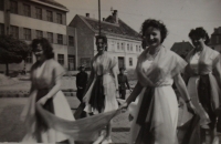 Nácvik spartakiády v roce 1960, Jaroslava Jesenská druhá zprava