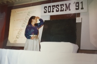 Během přednášky na vysoké škole 