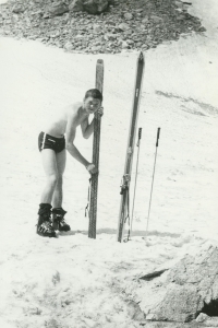 Jiří Kráčalík při lyžařských trénincích ve Zmrzlé dolině, Vysoké Tatry, konec 60. let