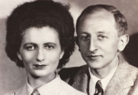 Svatební fotografie Věry Waldes a Otakara Hromádka, Paříž, červenec 1945