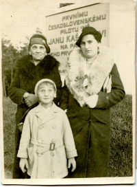 Vladimír s maminkou a babičkou na výletě
