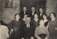 Rodinná fotografie Hatinových z roku 1955