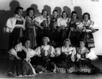 Ve slavnostním kroji na akademii k 60. výročí založení Sokola Michle