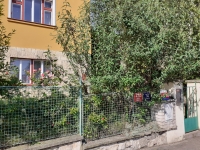 Rodina pamětnice (rodiče a pět dětí) bydlela v přízemním bytě