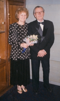 Se svým manželem při zlaté svatbě v roce 1997