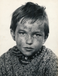 Roman Skamene v roli malého Saši ve filmu Útěk z roku 1967