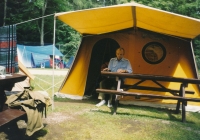 František Vomáčka jako vedoucí skautského tábora, 1998