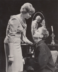 Marie Viková s Františkem Husákem / z představení v Divadle Petra Bezruče Periferie / 1978