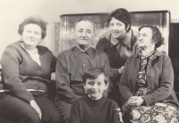 Alois Sassmann (vpředu) s dědem Aloisem Khodlem (1972)
