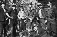 Petr Henzl se spolupracovníky v uranovém dole