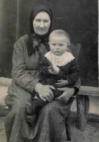 Josef Michalička s babičkou Michaličkovou, 1926