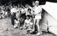 Růžena Talagová (první sedící) jako pionýrská vedoucí na táboře v Javorníku, kolem roku 1962