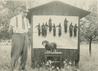 Tchán Oldřicha Richtera byl do války hajným v Hradeckých lesích v hájovně u přejezdu
