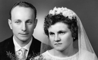 Novomanželé Marie a Stanislav Vaškovi, 1963