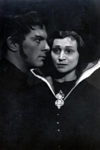 Marie Viková a Jan Kačer / inscenace Oliver Twist v Divadle Petra Bezruče / 1960
