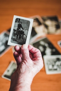 Při prohlížení fotek