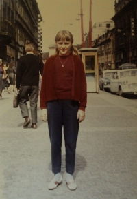 Lenka Šepsová na výletě v Praze v roce 1967