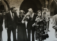 Lenka Šepsová na promoci (1981)