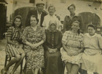 S otcem, sestrou a rodinou strýce Karla Kuchynky, starosty z Kročehlav