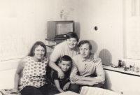 Sourozenci Sassmannovi: Marta, Jana, Alois a František (1970)