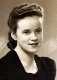 Danuše Soumarová na maturitní fotografii