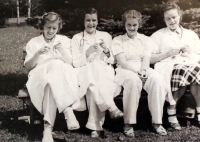 Lékařka D. Soumarová s kolegyněmi na svém prvním místě v nemocnici v Chebu