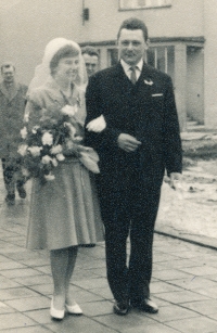 František Šimon a Emilie Kadavá, svatební foto, Chleby, 9. března 1963